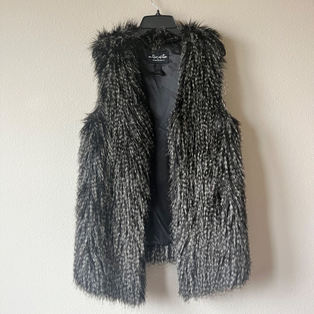 Luxe Shaggy Faux Fur Vest w/ Pockets – S/M Trendy Boho Retro Black Mob Wife